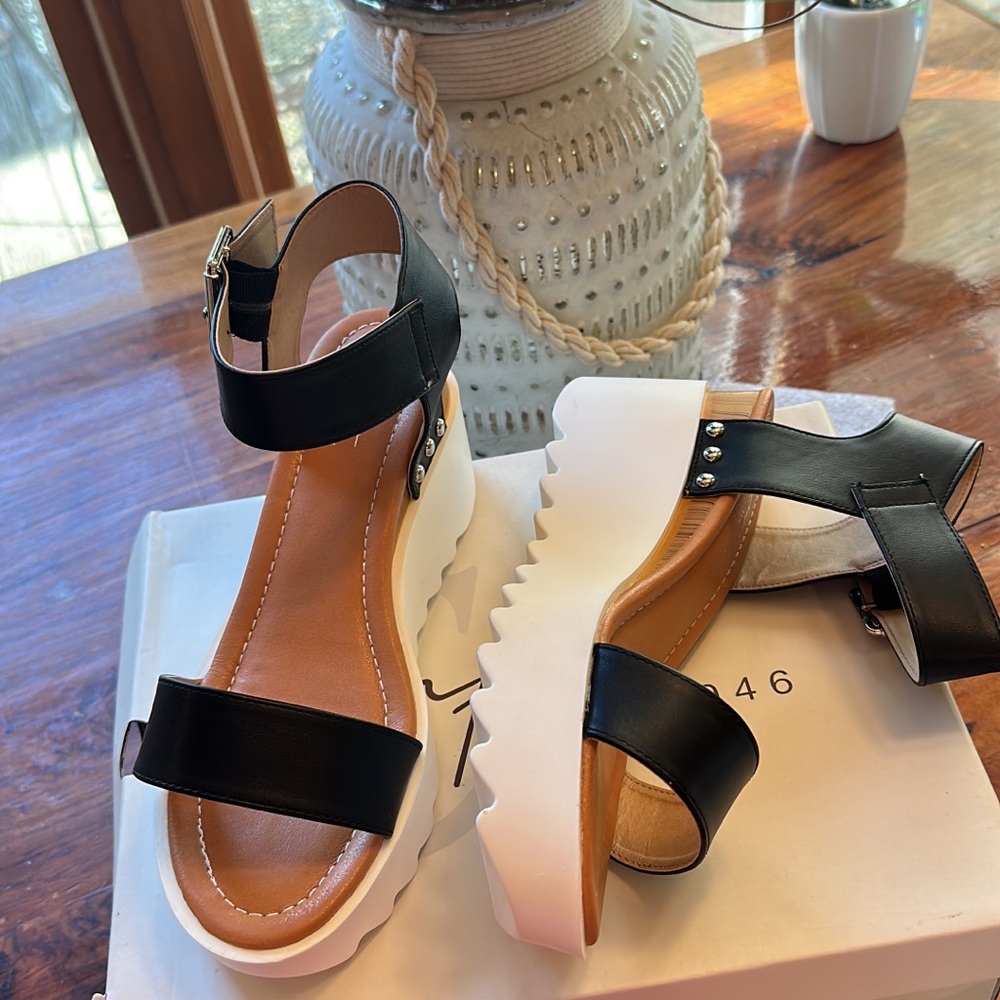 New Cato sandals. Size 9 wide